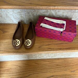 Tory Burch Minnie Travel Ballet with metal logo size 7
